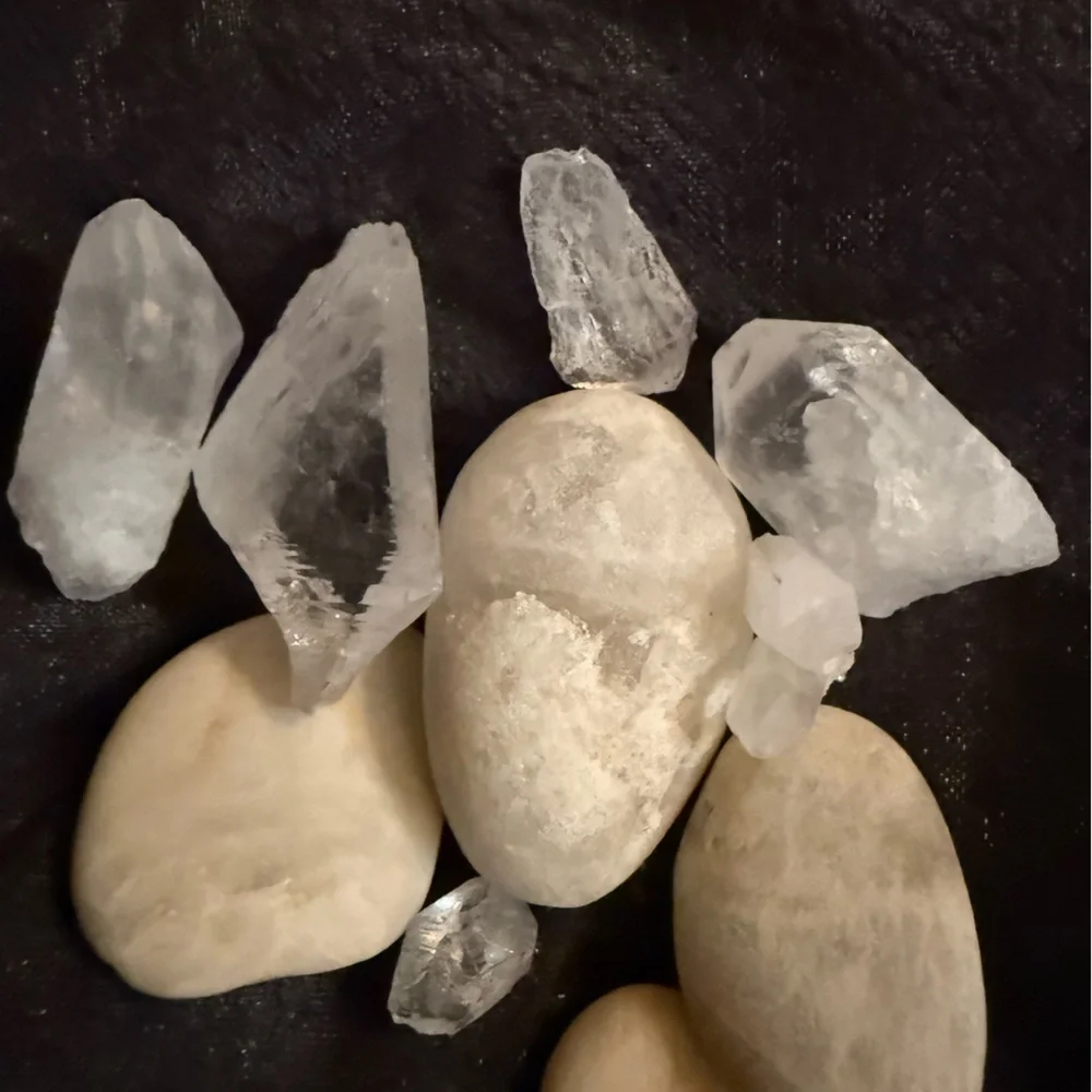 Aroma & Crystal Eucalyptus Shower Therapy Pouches. Comes with 2 mil Eucalyptus